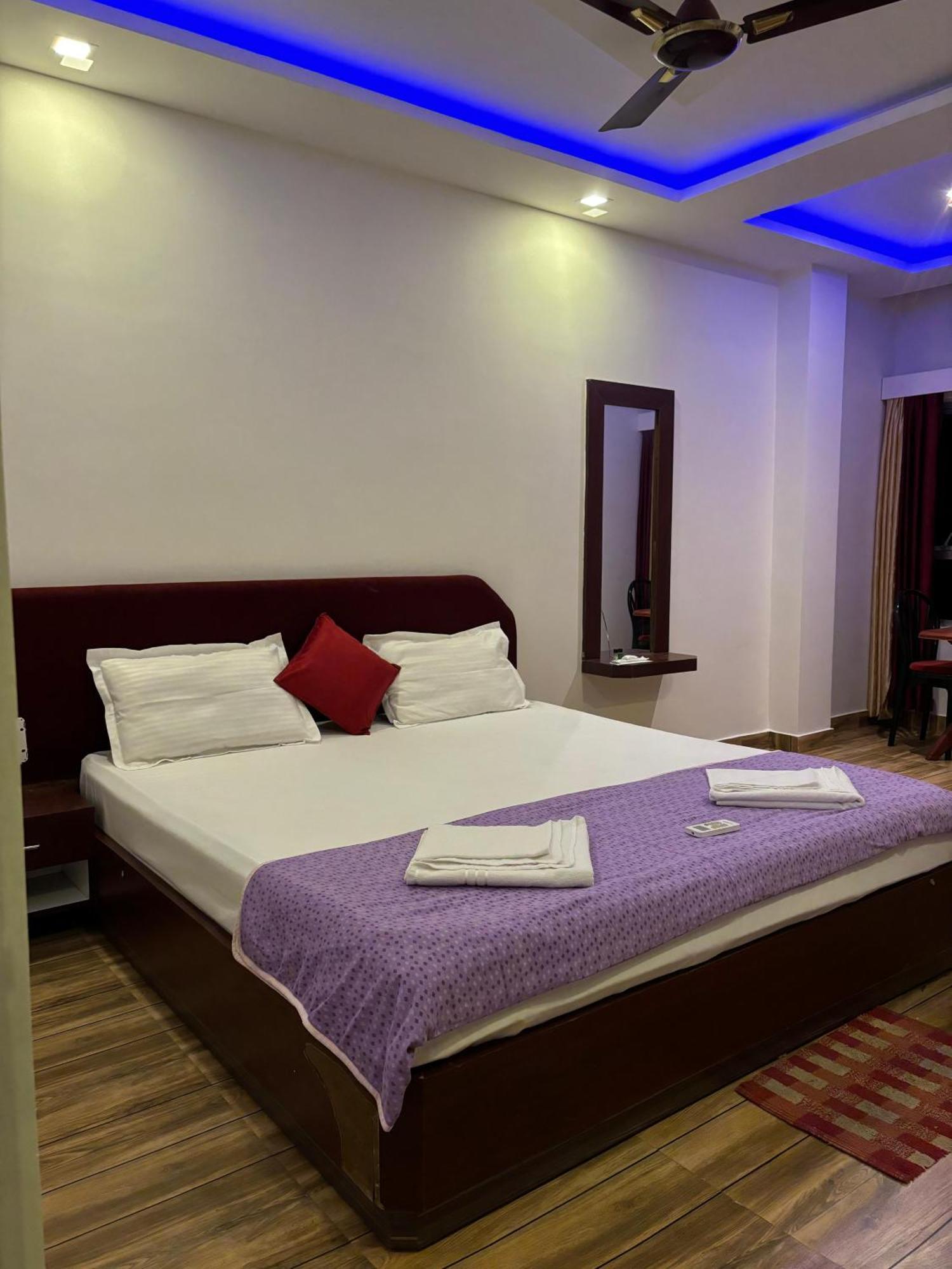 The Tamarind Tree Hotel & Restaurant Shadipur 외부 사진