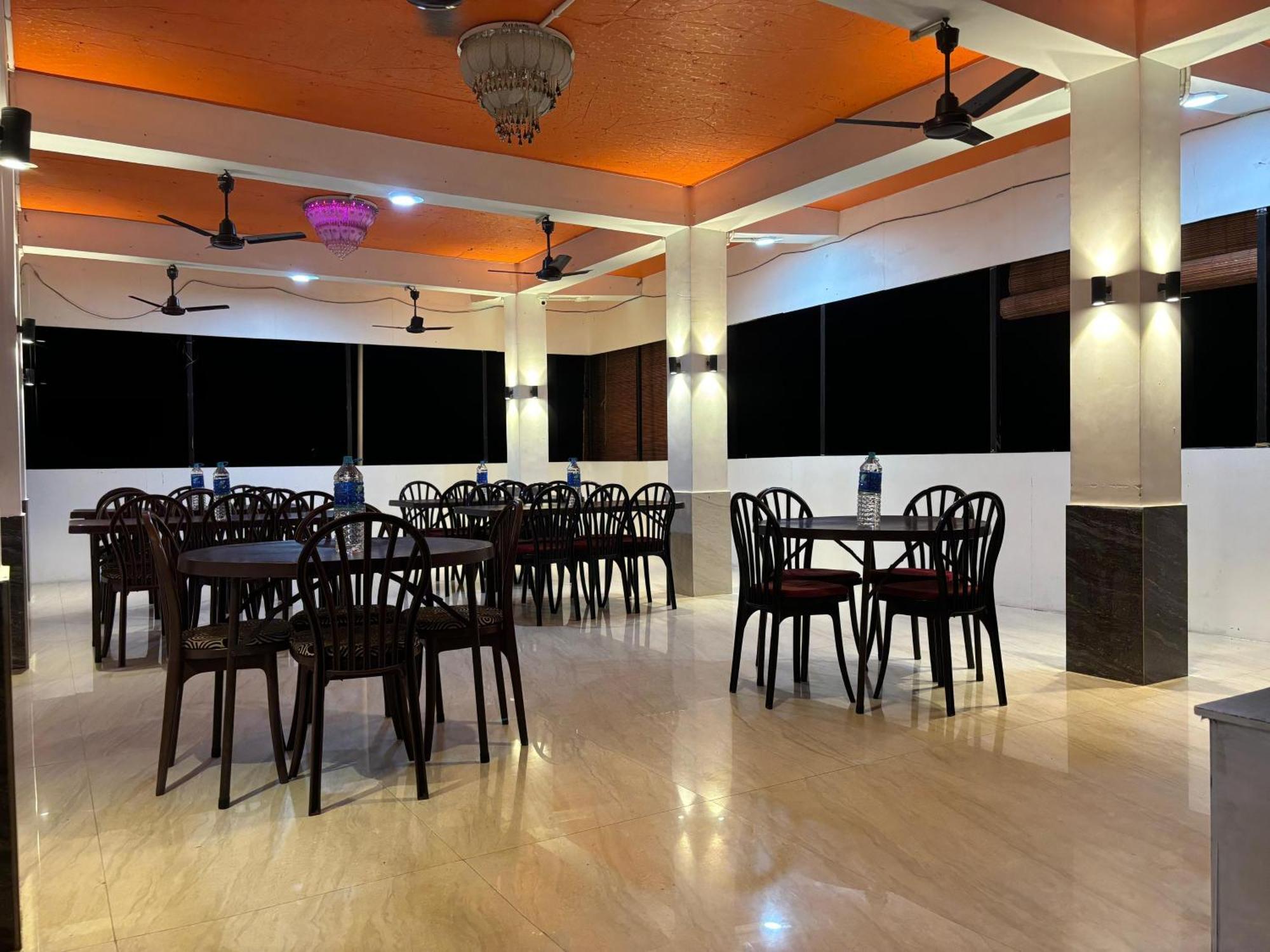 The Tamarind Tree Hotel & Restaurant Shadipur 외부 사진